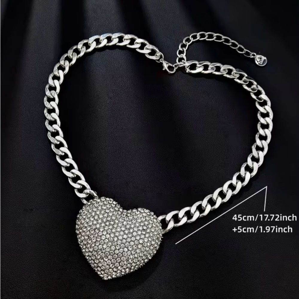 🩶 NEW Sparkling Silver Heart Necklace With stunning Crystal Embellishments 🩶 - Picture 3 of 6
